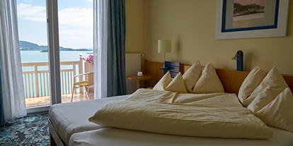 Familienhotel - Wellnessbereich - Faak am See - Doppelzimmer mit Blich auf den See. - Hotel Seewirt