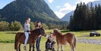 Familienhotel - Teenager-Programm - Salzburg - Unsere Ponyranch wo wir einen Ausflug machen  - Das Familien-Clubhotel Wolkensteinbär