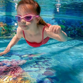 Kinderhotel: Spa & Wellness - Pool, unter Wasser - TUI SUNEO Kinderresort Usedom