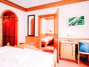 Das Original Kinderhotel Stegerhof in der Steiermark Zimmerkategorien Woid Haus, Familienzimmer und Familienappartement, 24m² bis 54m²