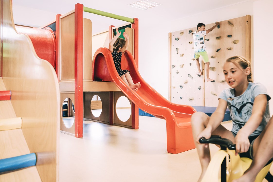 Kinderhotel: Indoor-Spielraum - Das Original Kinderhotel Stegerhof in der Steiermark