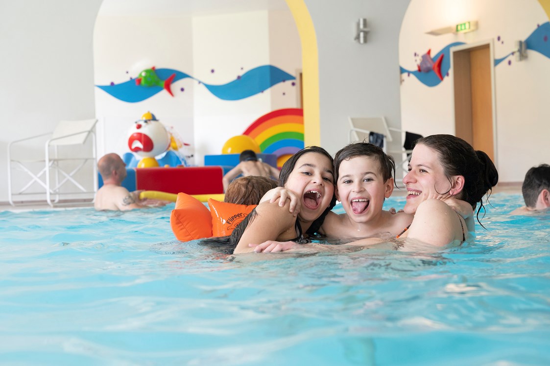 Kinderhotel: Schwimmbad - Lebensfreude - Familotel Mein Krug