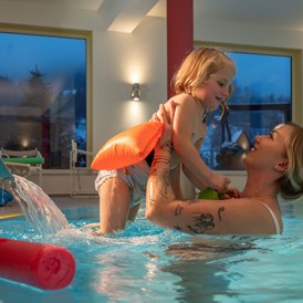 Kinderhotel: Spaß im Schwimmbad - Familotel Mein Krug