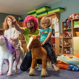 Kinderhotel: auf die Pferde - fertig - los - Familotel Mein Krug