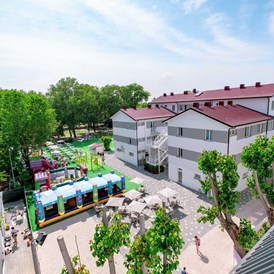 Kinderhotel: Blick über die Anlage - Green Village Cesenatico