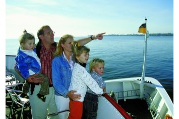Kinderhotel: mit dem Schiff auf dem Bodensee macht immer Spaß - Bodensee-Resort Storchen Spa & Wellness