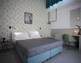 Kinderhotel: Schlafzimmer mit Doppelbett - SISAN Family Resort
