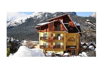 Kinderhotel: Winterliche Landschaft ums Haus - Residence Hotel Eden - Family & Wellnes Resort