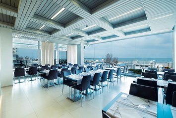 Kinderhotel: Reataurant mit Panoramablick - Hotel Adlon