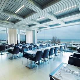Kinderhotel: Reataurant mit Panoramablick - Hotel Adlon