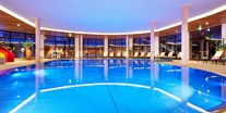 Familienhotel - Ausritte mit Pferden - Salzburg - Das 500 m² Schwimmbad mit 115 m² Wasserfläche mit Kinder und Babybecken - Kinderhotel Felben
