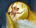 Kinderhotel: Die Almhof Wasserrutsch garantiert Sapß für Jung und Alt! - Almhof Family Resort & SPA