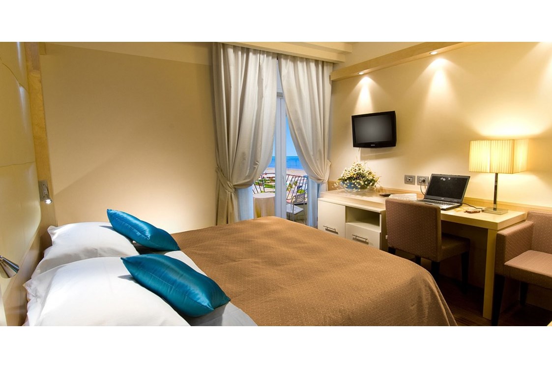 Kinderhotel: Zimmer mit Doppelbett - Hotel Sarti