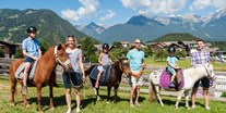 Familienhotel - Ausritte mit Pferden - Tirol - Ponyreiten - Pitzis Kinderhotel