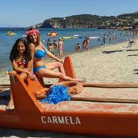 Kinderhotel: Strand "Oma Carmela" in der Nähe des Hotels - Family Spa Hotel Le Canne-Ischia
