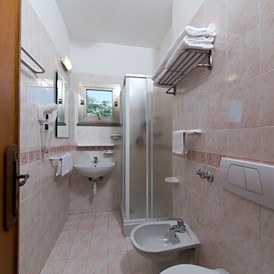 Kinderhotel: Badezimmer im Zimmer mit Balkon - Family Spa Hotel Le Canne-Ischia