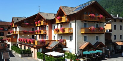 Familienhotel - Pools: Außenpool beheizt - Andalo - Dolomiti di Brenta - Bildquelle: http://www.dimarohotel.it/ - Albergo Dimaro Wellness Hotel