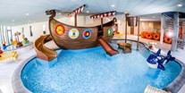 Familienhotel - Babysitterservice - Naturns bei Meran - Kinderpool mit Vikinger Schiff und Wasserspielen - SONNEN RESORT ****S
