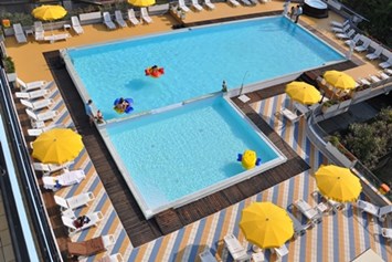 Kinderhotel: Beheizter Swimming-Pool (24°G.) - Club Family Hotel Costa dei Pini Cervia