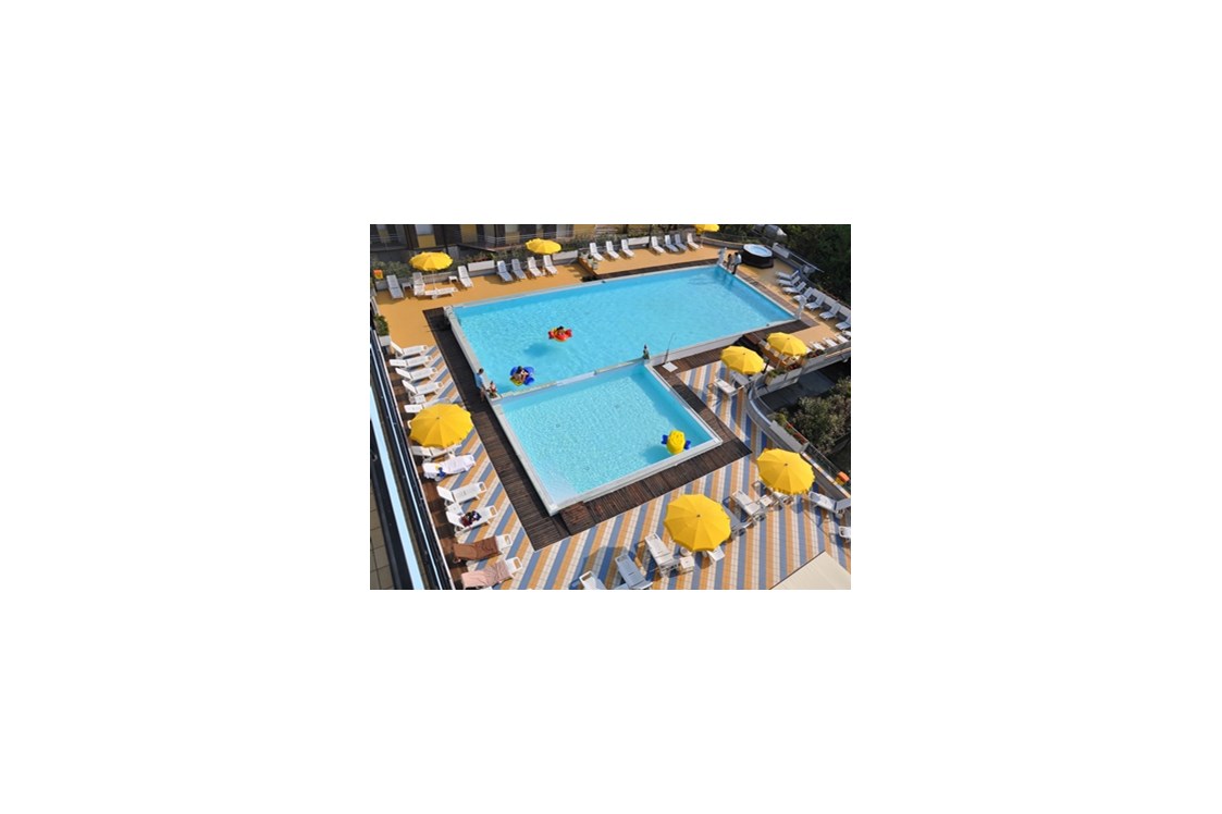 Kinderhotel: Beheizter Swimming-Pool (24°G.) - Club Family Hotel Costa dei Pini Cervia