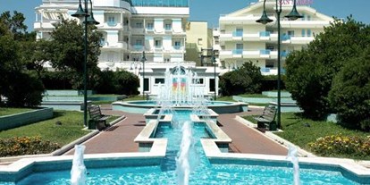 Familienhotel - Umgebungsschwerpunkt: Strand - Cesenatico-Villamarina - Tolle Poollandschaft am Hotel - Hotel San Marco