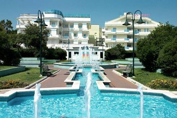 Kinderhotel: Tolle Poollandschaft am Hotel - Hotel San Marco