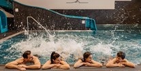 Familienhotel - Teenager-Programm - Salzburg - Family-Indoorpool mit Wasserrutsche - Hofgut Apartment & Lifestyle Resort Wagrain