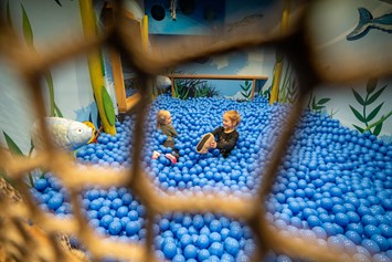 Kinderhotel: Unterwasserwelt - eintauchen in das blaue Bällemeer  - Habachklause Familien Bauernhof Resort