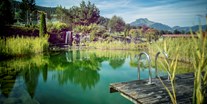 Familienhotel - Hunde: erlaubt - Tirol - Gartenteich - beste Badezeit Juni bis September - Naturhotel Kitzspitz
