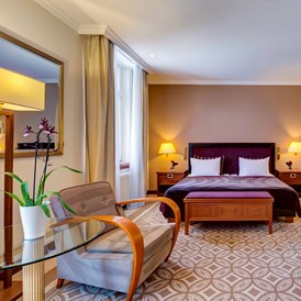 Kinderhotel: Grand Deluxe Zimmer im Kempinski St. Moritz - Grand Hotel des Bains Kempinski St. Moritz