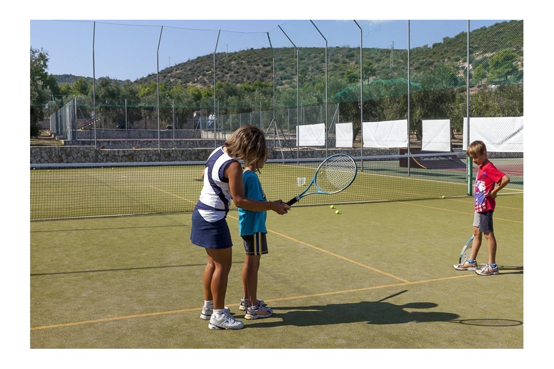 Kinderhotel: Tennis spielen mit Kinder - Gattarella Resort