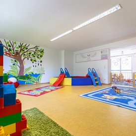 Kinderhotel: Kinderspielzimmer - Hotel Am Bühl