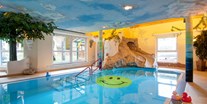 Familienhotel - Schwimmkurse im Hotel - Österreich - Smileys Familienhallenbad  - Smileys Kinderhotel 