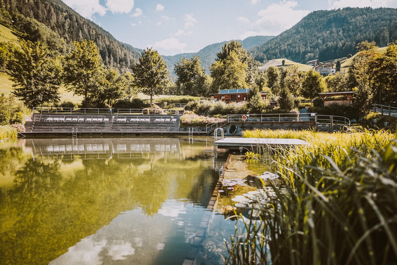 Hotel Bergschlössl Ausflugsziele Lüsner Naturbadeteich