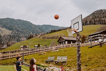 Kinderhotel: Basketpall Outdoor Spaß! - Hotel Bergschlössl