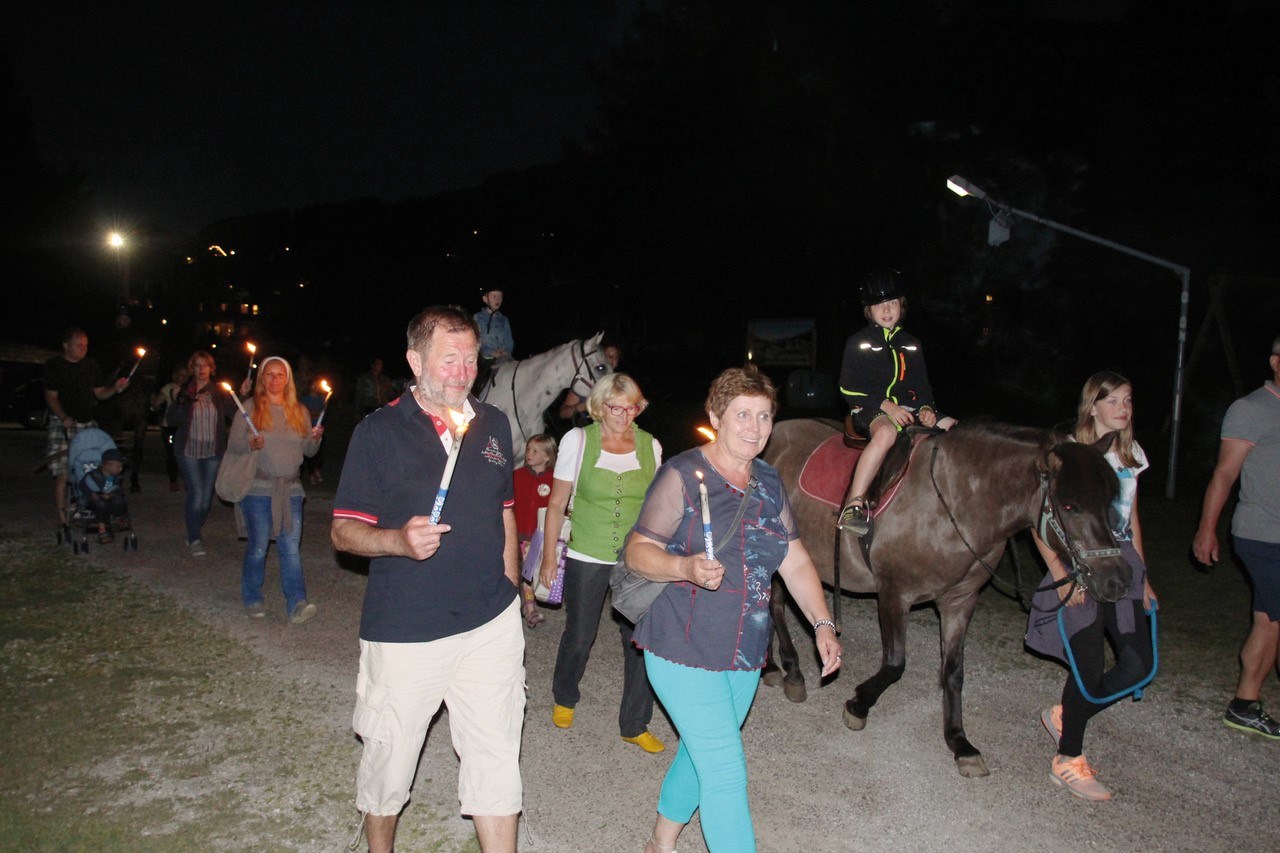 Trattlers Hof-Chalets Ausflugsziele Fackelwandern mit Pferden