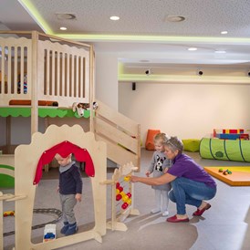 Kinderhotel: 400m² Kinderclub mit noch mehr Betreuungszeiten - Alpin Family Resort Seetal