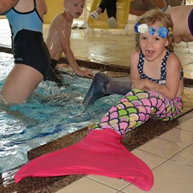 Kinderhotel: Meerjungfrauen Schwimmen - Familien- und Sportresort Alpenblick