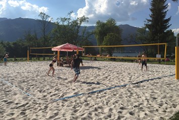 Kinderhotel: Beach Volleyball im Sommer - Familien- und Sportresort Alpenblick