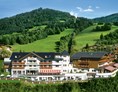 Kinderhotel: Westansicht vom Wellnesshotel Zinnkrügl - Hotel Zinnkrügl, Wellness-Gourmet & Relax Hotel