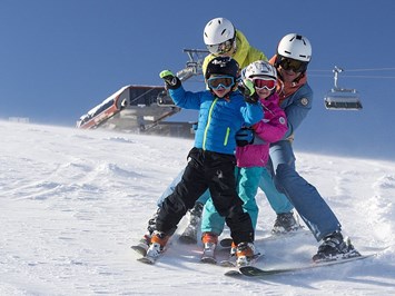 Familien und Vitalhotel Mühlpointhof ***S Ausflugsziele Winter: Skigebiet Almenwelt Lofer