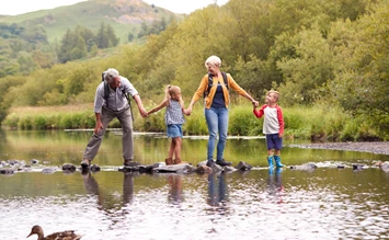 10 Tipps für unvergessliche Ferien mit Oma, Opa und Enkel - Kinderhotel.Info