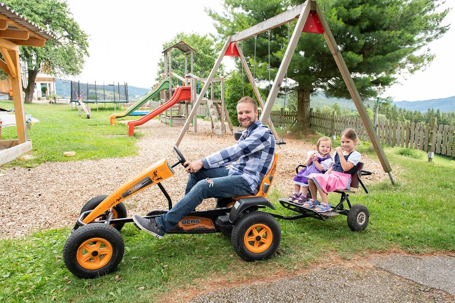 Familienhotel Berger: Natur, Erholung & Spaß im „Grünen Herz Österreichs“ - Kinderhotel.Info