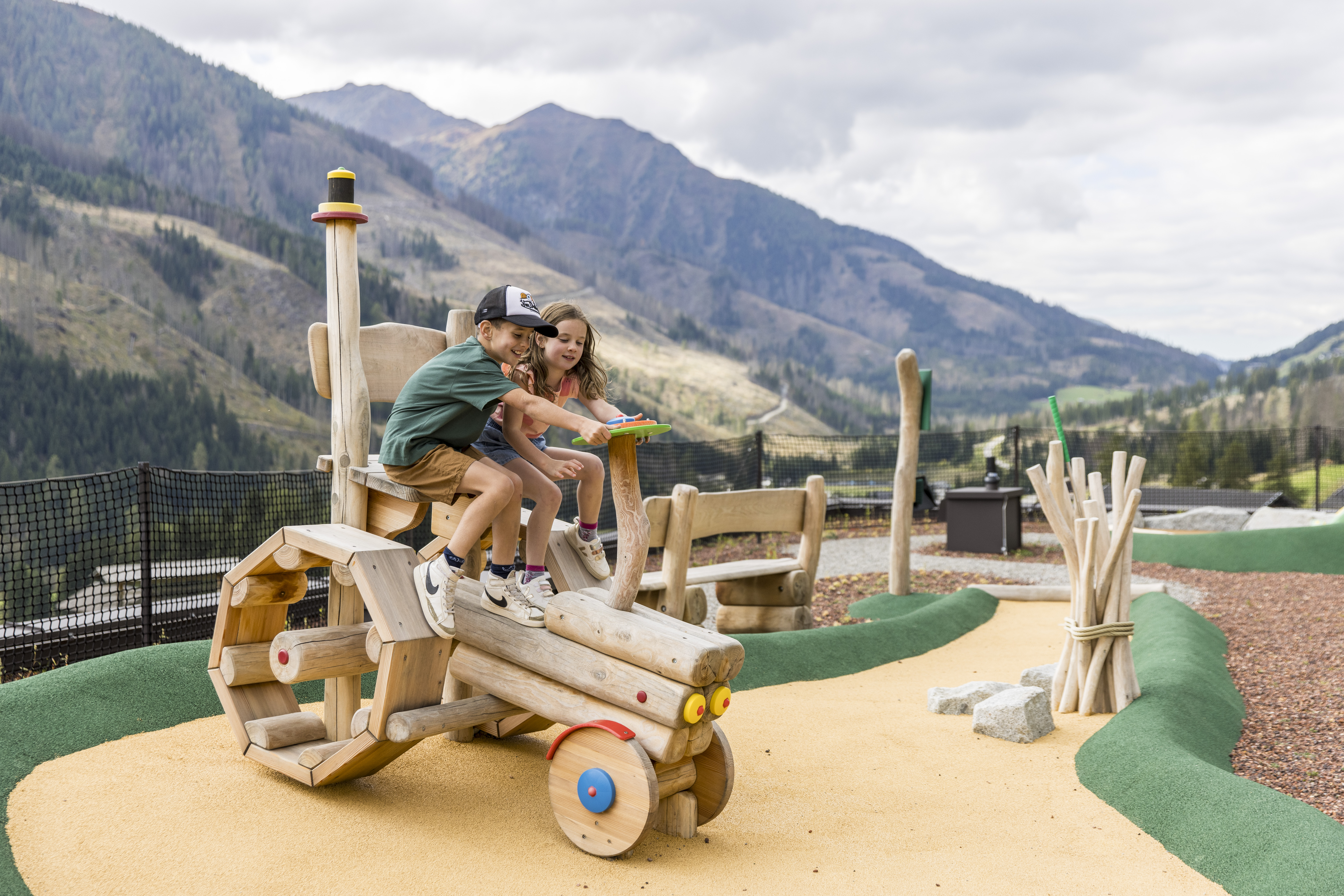 Almglück für Groß und Klein im Almfamilyhotel Scherer - Kinderhotel.Info
