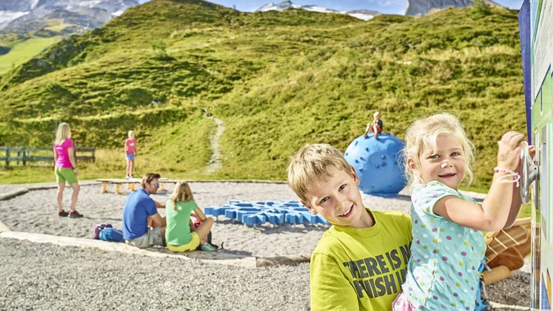 Sommerlicher Familienurlaub im Alpenhof in Hintertux - Kinderhotel.Info