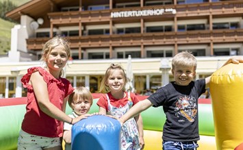 Kinderhotel Hintertuxerhof – euer Ganzjahres-Familienparadies im Zillertal - Kinderhotel.Info