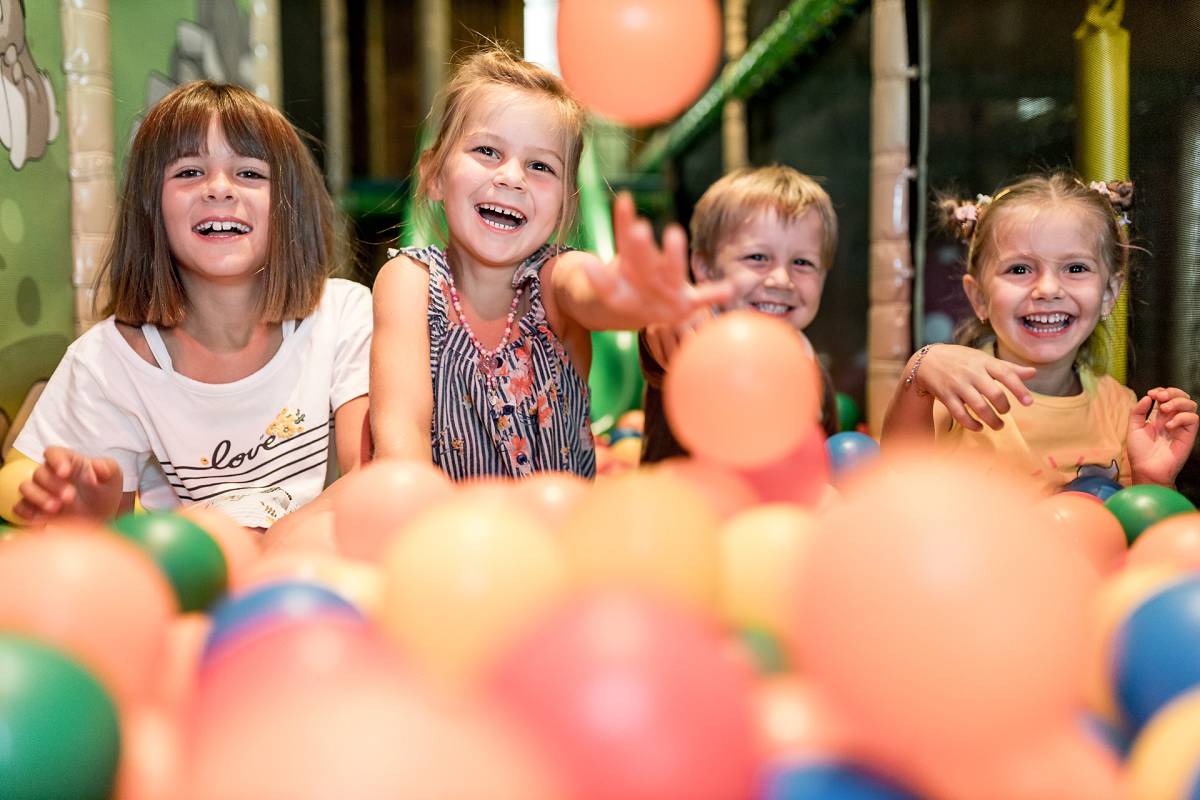 Winterträume für Familien im Aktiv- & Wellnesshotel Bergfried - Kinderhotel.Info