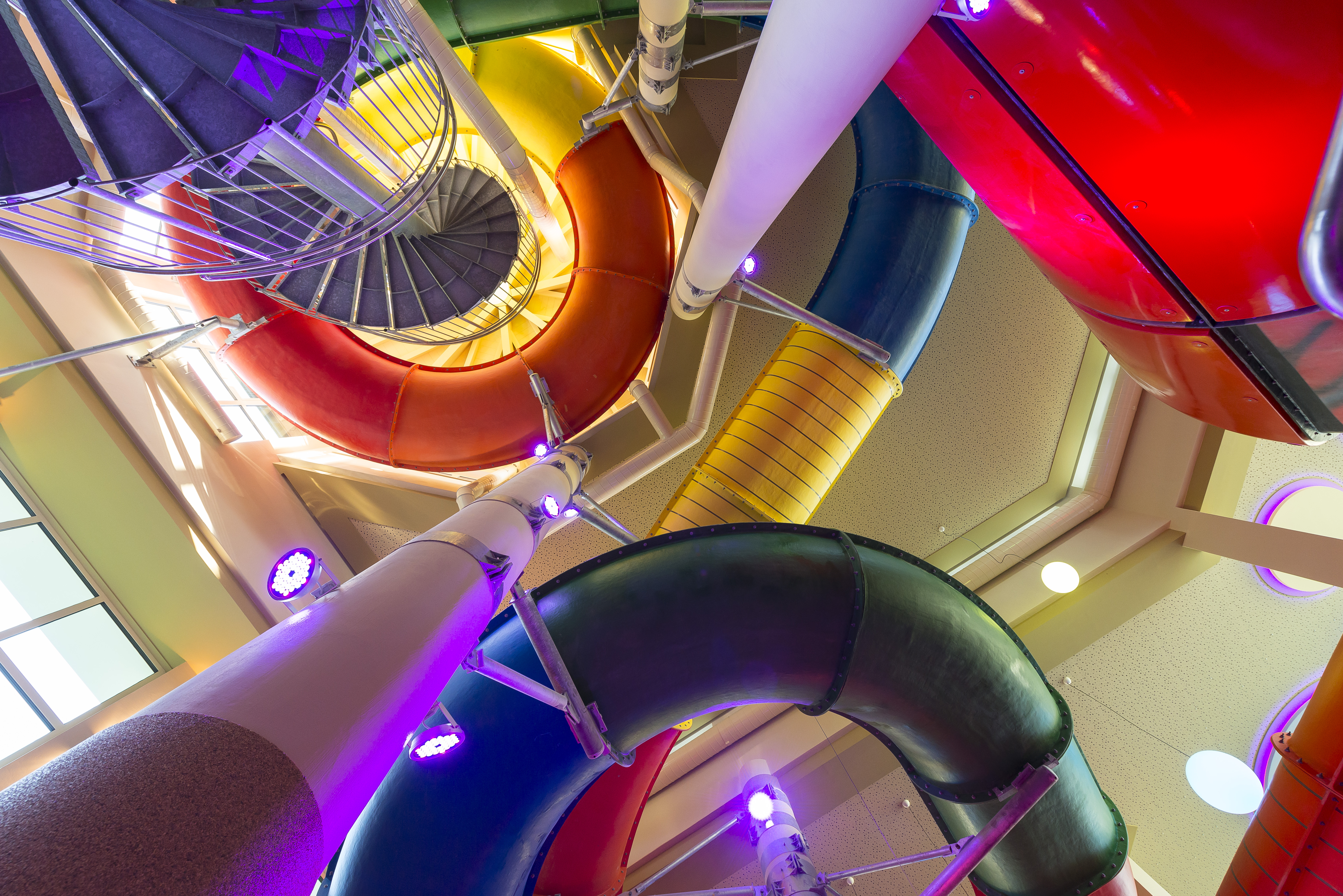 Das sind die längsten Wasserrutschen in Familienhotels - Kinderhotel.Info