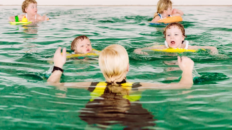 Schwimmkurse in Familienhotels auch für einheimische Kinder - Kinderhotel.Info
