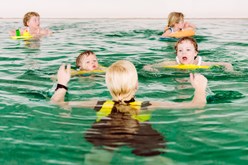 Schwimmkurse in Familienhotels auch für einheimische Kinder - Kinderhotel.Info